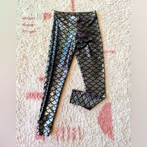 Snake skin colored leggings